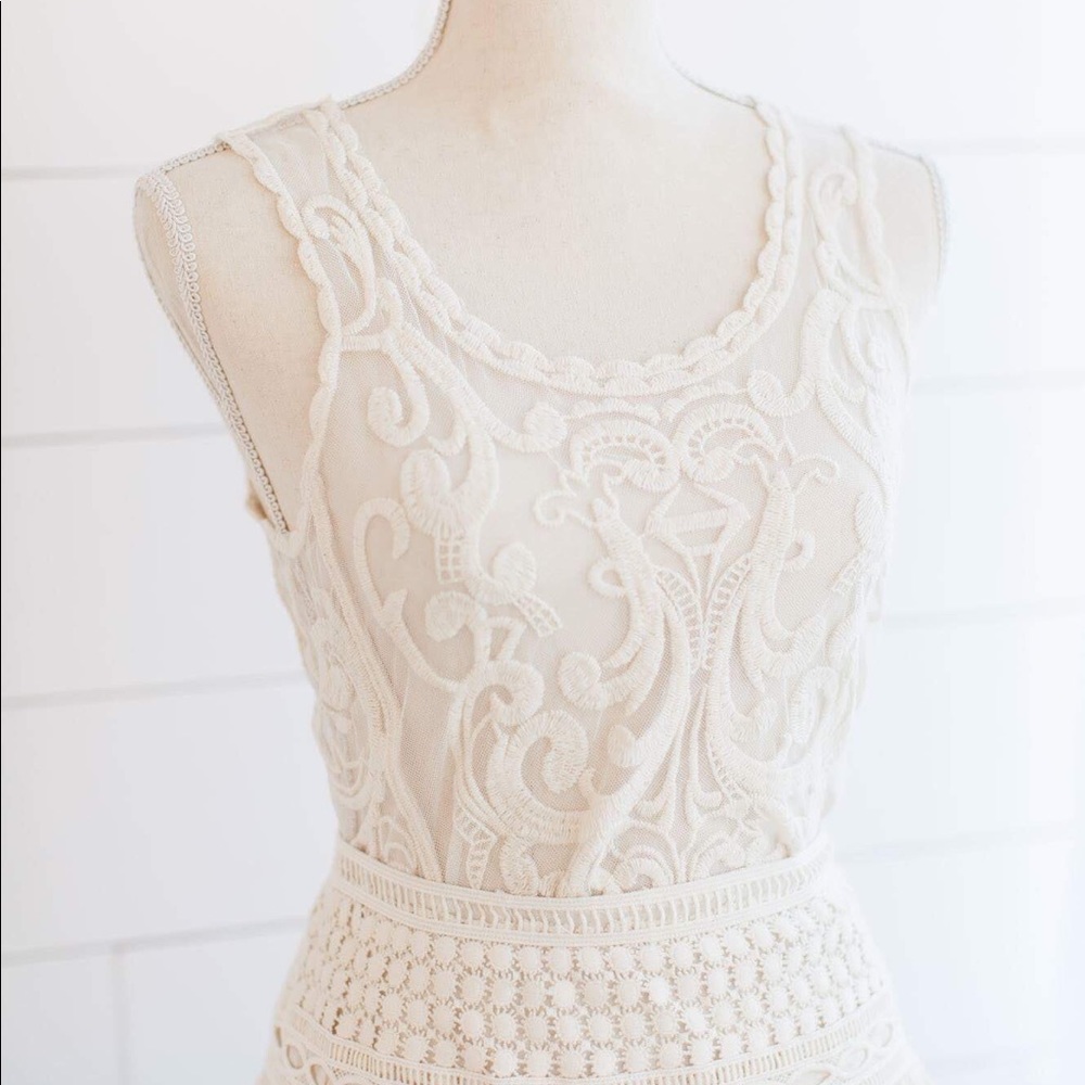 Express Lace Tank - Picture 2 of 5